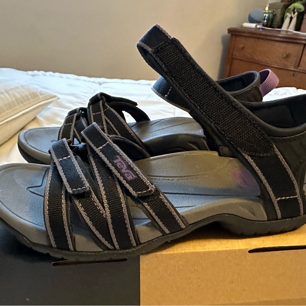 Teva Sandals size 7. - Picture 4 of 4